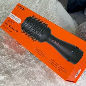 Amika Blow Dryer Brush 2.0